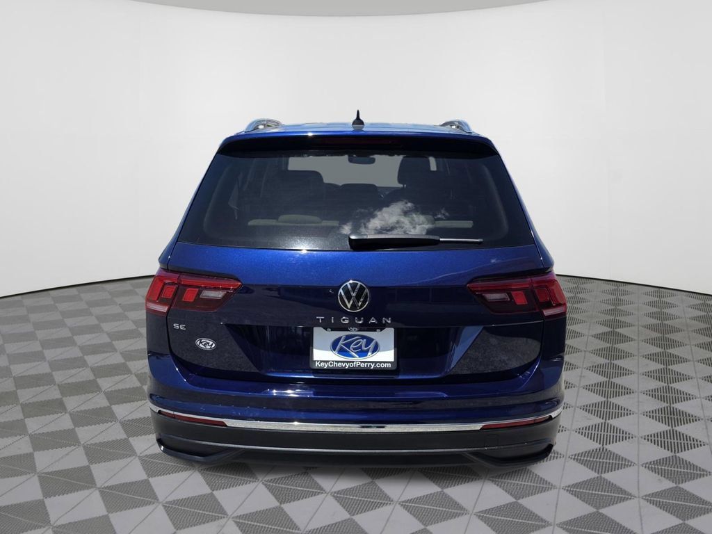 Used 2024 Volkswagen Tiguan SE FWD image 11