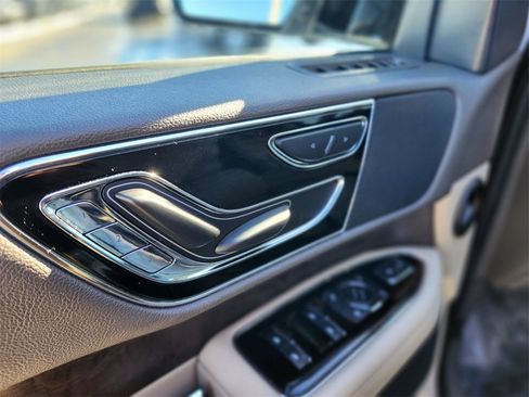 Used 2022 Lincoln Navigator Standard image 18
