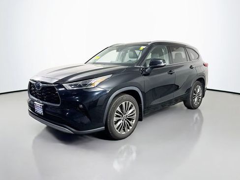 Used 2021 Toyota Highlander Platinum AWD/4WD image 2