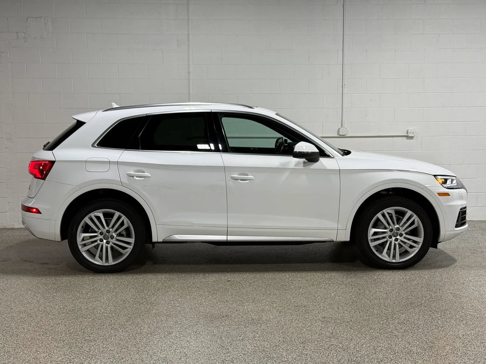 Used 2018 Audi Q5 2.0T Premium Plus w/ Premium Plus Package AWD/4WD image 5