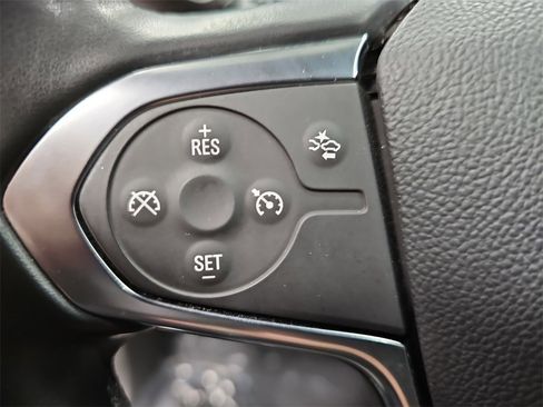 Used 2023 Chevrolet Traverse LT image 16