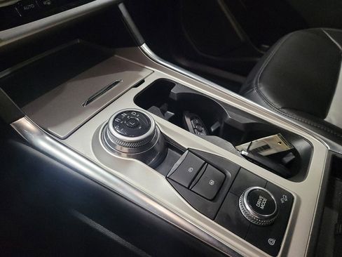 Used 2022 Ford Explorer XLT w/ Equipment Group 202A image 26