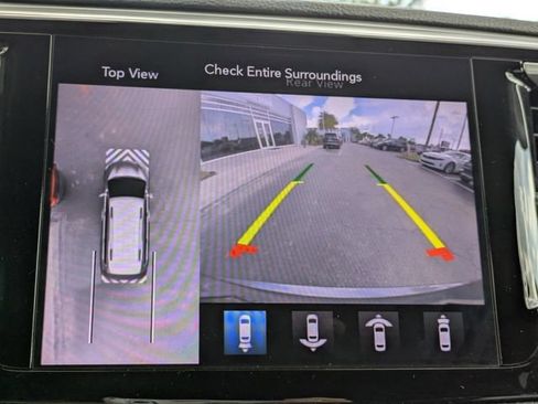 Used 2018 Chrysler Pacifica Limited w/ Advanced Safetytec Group FWD image 25