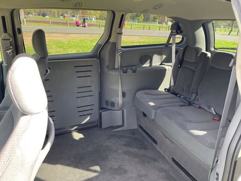 Used 2005 Chrysler Town & Country LX w/ Popular Equipment Group II image 33