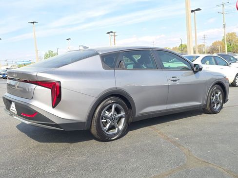 New 2026 Kia K4 LXS image 3