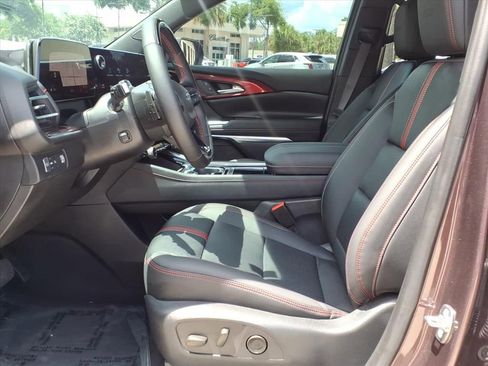 Used 2024 Chevrolet Traverse RS w/ LPO, Floor Liner Package FWD image 21