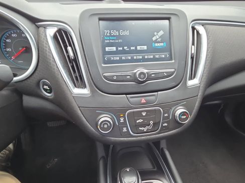 Used 2016 Chevrolet Malibu LT FWD image 17