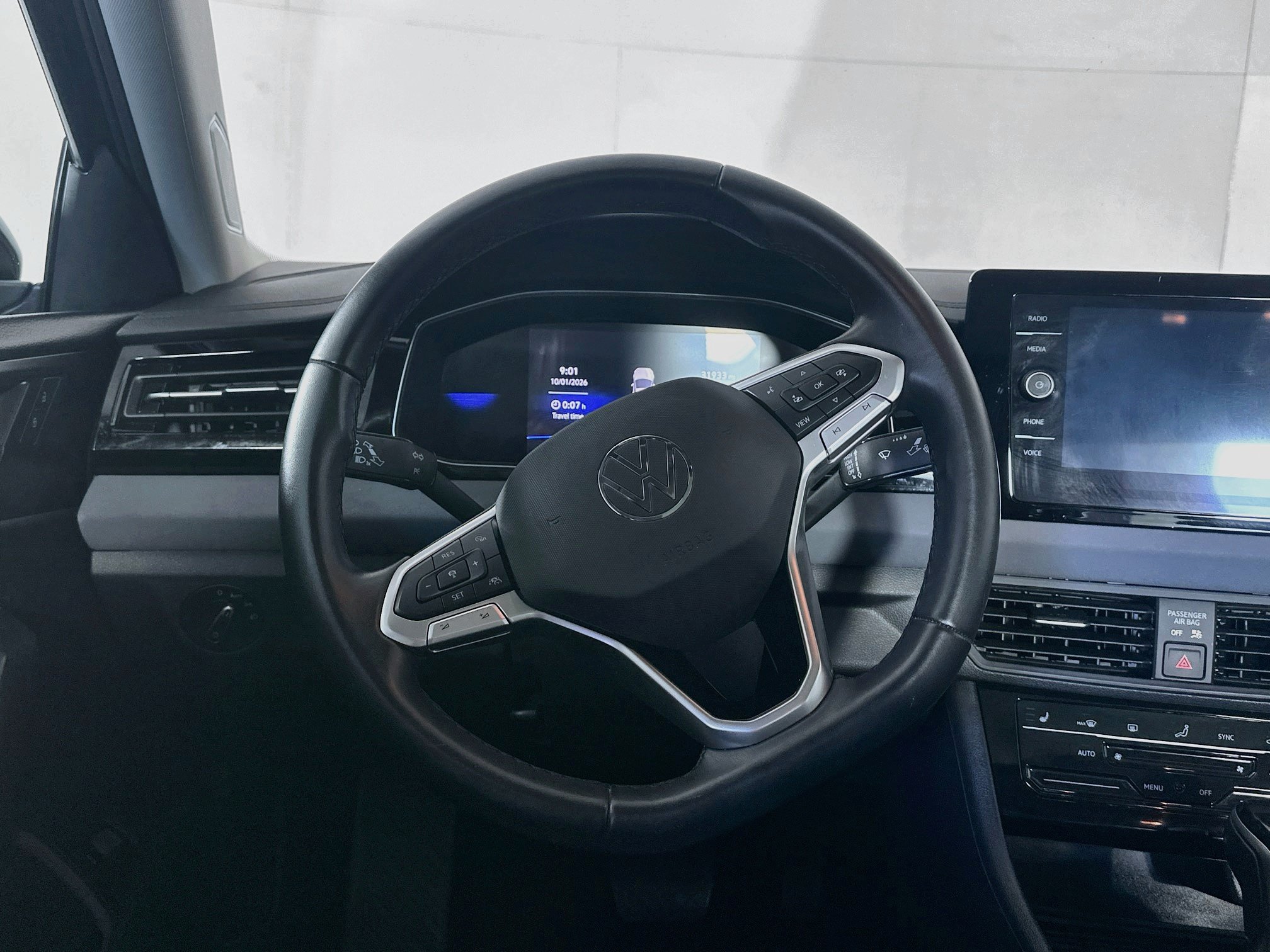 Used 2025 Volkswagen Jetta SE FWD image 18