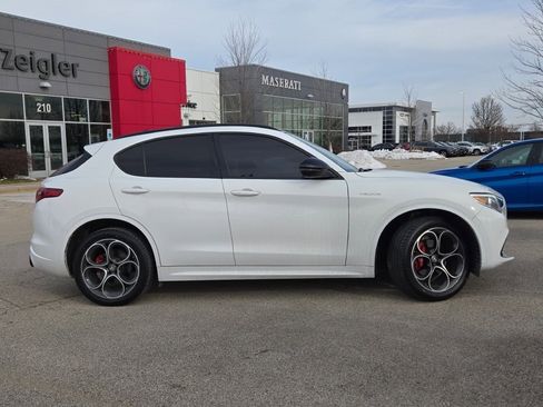 Used 2022 Alfa Romeo Stelvio Veloce image 5