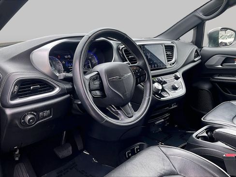 Used 2018 Chrysler Pacifica Limited w/ S Appearance Package FWD image 17