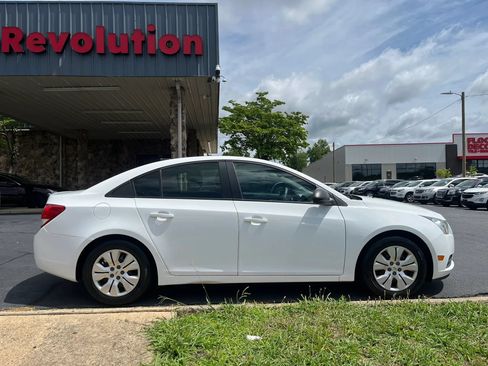Used 2014 Chevrolet Cruze LS FWD image 8