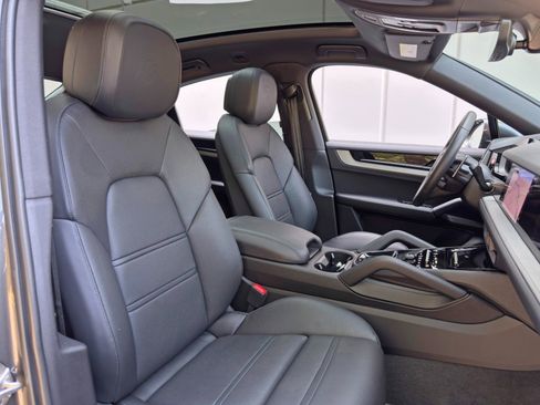 Used 2024 Porsche Cayenne Coupe AWD/4WD image 40