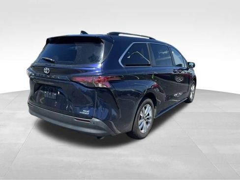 Used 2022 Toyota Sienna XLE w/ XLE Plus Package FWD image 6