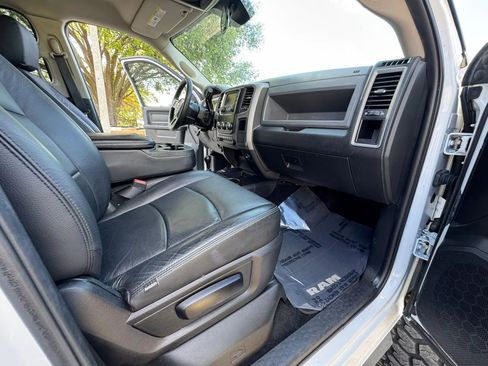 Used 2018 RAM 2500 Tradesman w/ Chrome Appearance Group image 11