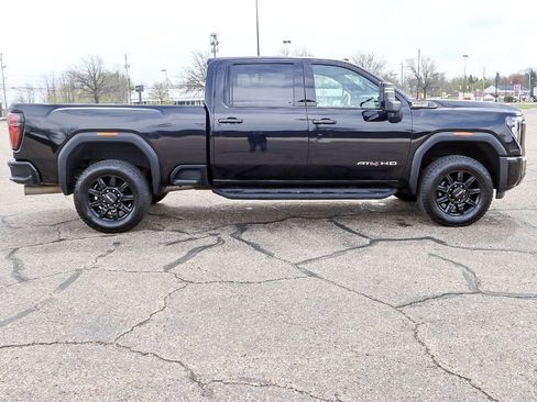 Used 2024 GMC Sierra 2500 AT4 w/ AT4 Preferred Package AWD/4WD image 21