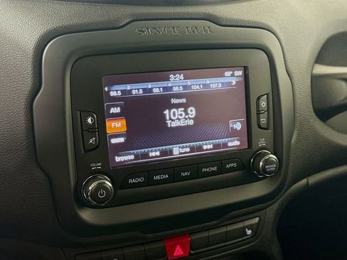 Used 2017 Jeep Renegade Altitude AWD/4WD image 17