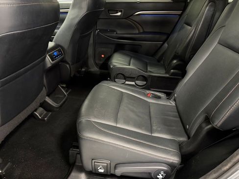 Used 2016 Toyota Highlander Limited image 23