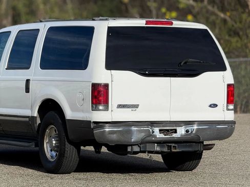 Used 2005 Ford Excursion XLS RWD image 16