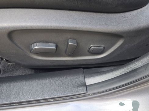 Used 2018 Nissan Rogue SL w/ Premium Package image 13