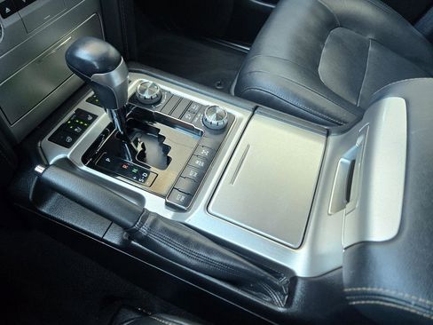 Used 2020 Toyota Land Cruiser Heritage Edition image 45