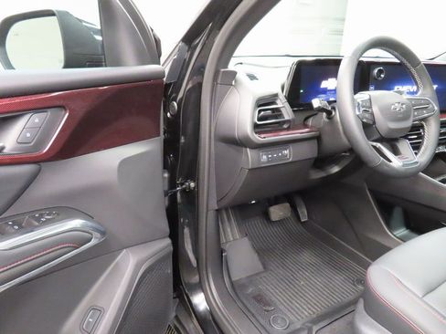 Used 2025 Chevrolet Traverse Z71 image 53