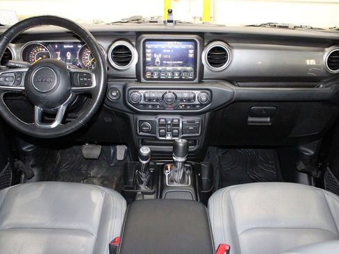 Used 2019 Jeep Wrangler Unlimited Sahara image 20