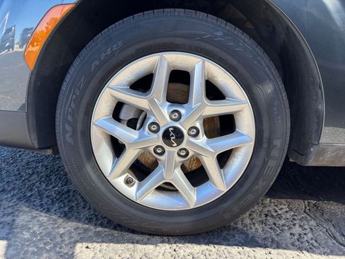 Used 2025 Kia Soul LX w/ LX Technology Package FWD image 28