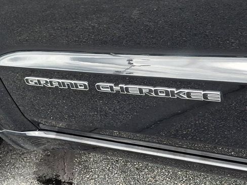 Used 2018 Jeep Grand Cherokee Overland AWD/4WD image 34