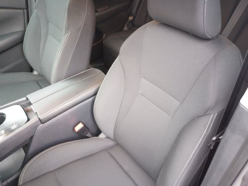 Used 2025 Nissan Rogue S FWD image 34