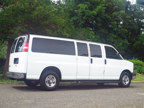 Used 2016 Chevrolet Express 3500 LT w/ LT Preferred Equipment Group RWD image 22
