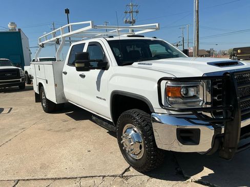 Used 2018 GMC Sierra 3500 4x4 Crew Cab w/ Sierra Convenience Package image 4