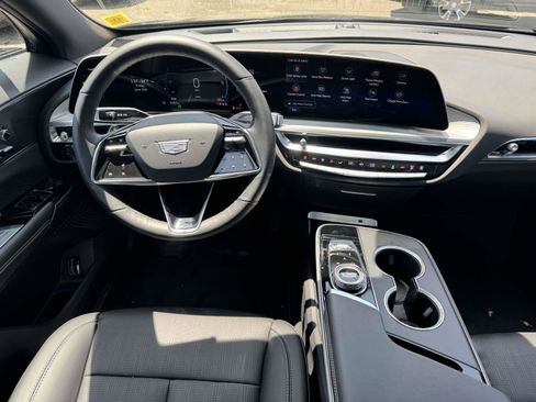 Used 2025 Cadillac Lyriq Sport AWD/4WD image 11