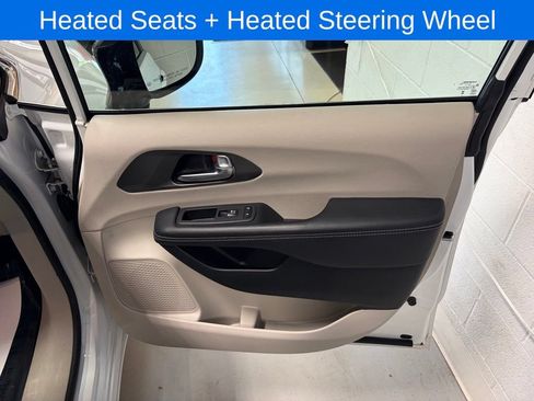 Used 2024 Chrysler Pacifica Touring-L FWD image 20