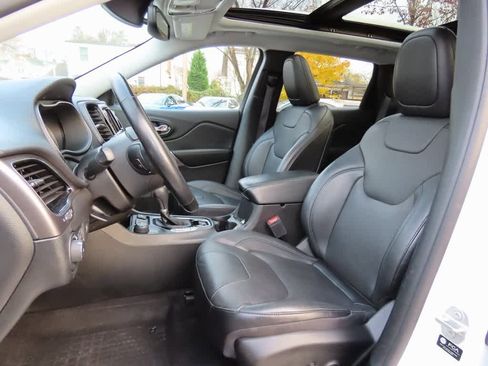 Used 2021 Jeep Cherokee Limited image 15