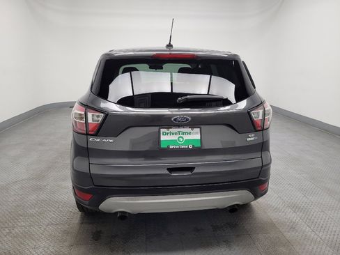 Used 2017 Ford Escape SE image 6