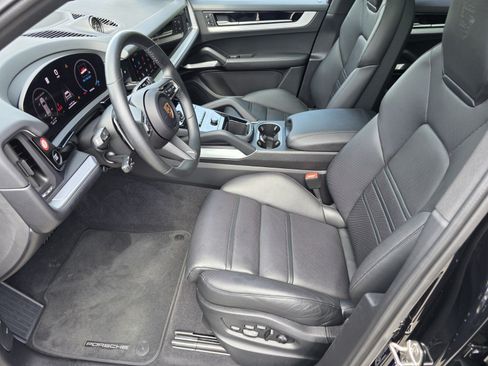 Used 2024 Porsche Cayenne AWD/4WD image 10