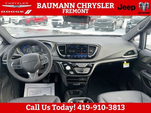 New 2026 Chrysler Voyager LX FWD image 17