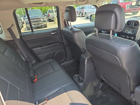 Used 2017 Jeep Patriot High Altitude AWD/4WD image 11