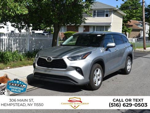 Used 2025 Toyota Highlander LE FWD image 2