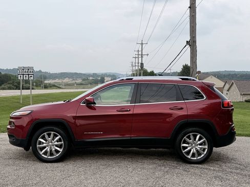 Used 2016 Jeep Cherokee Limited AWD/4WD image 2