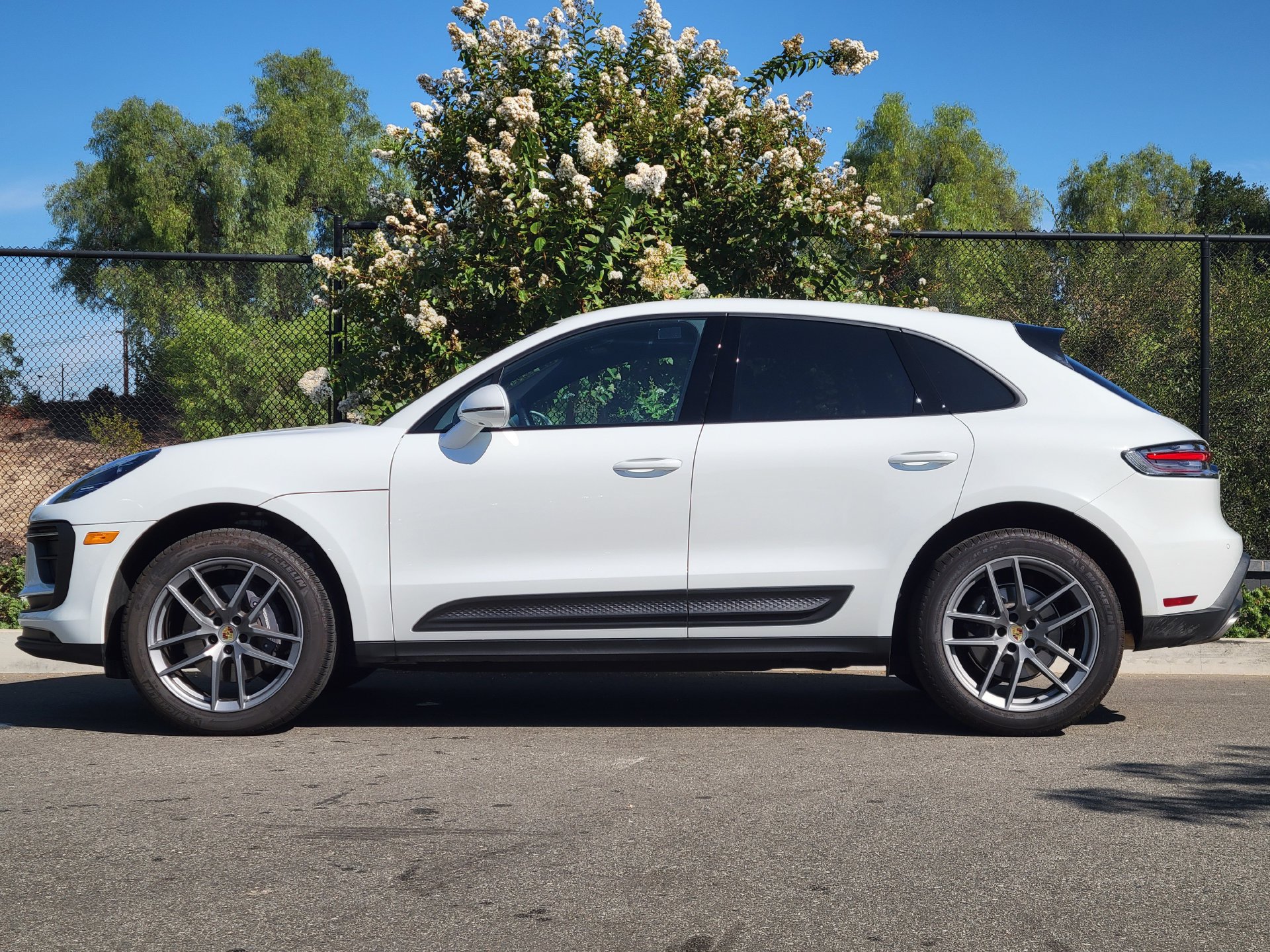 Used 2026 Porsche Macan AWD/4WD image 2