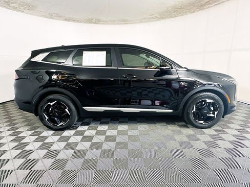 Used 2026 Kia Sportage EX FWD image 2