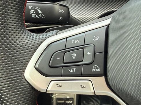 Certified 2025 Volkswagen GTI SE FWD image 16