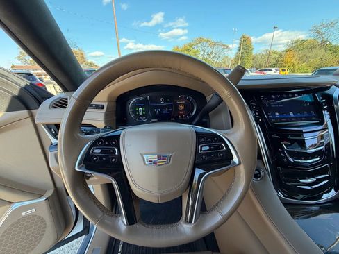 Used 2019 Cadillac Escalade Platinum image 22