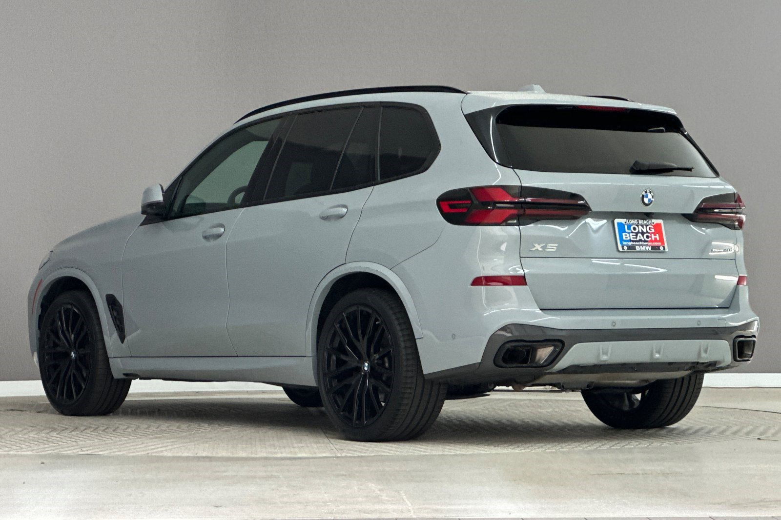 Used 2025 BMW X5 sDrive40i w/ M Sport Package RWD image 3