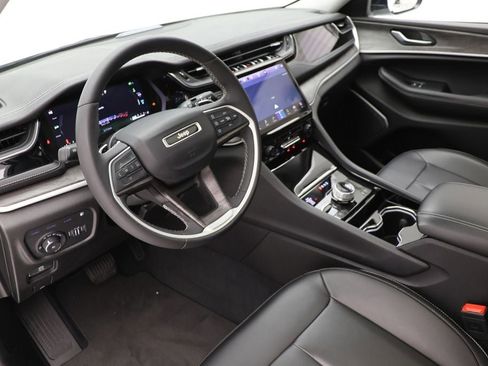 Used 2023 Jeep Grand Cherokee 4WD 4xe image 14