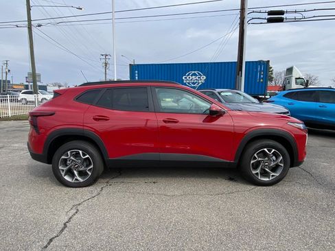 New 2026 Chevrolet Trax LT w/ Sunroof Package image 2