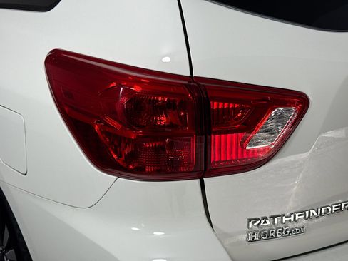 Used 2020 Nissan Pathfinder S image 36