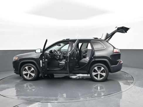 Used 2019 Jeep Cherokee Limited AWD/4WD image 32