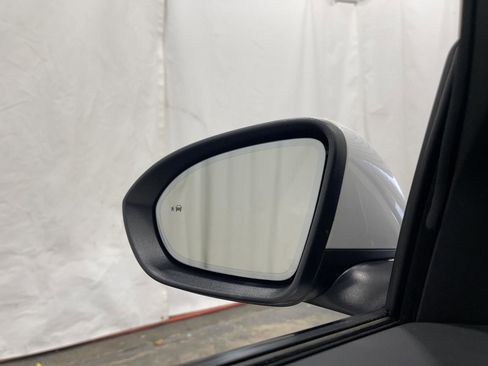 Used 2018 Buick Regal Essence w/ Driver Confidence Package #1 image 7